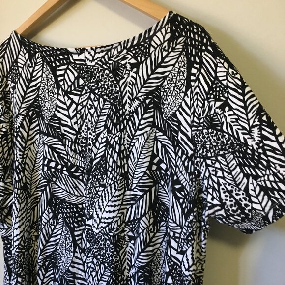 Penningtons Tropical B&W Leaf Bow Tie Collar Viscose Tee - Picture 7 of 12